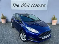 Używany Ford Fiesta Zetec 2014 Niebieski Hatchback