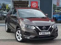 Used Nissan Qashqai Acenta Premium 115 HP (84 kW) 2018 Bronze SUV