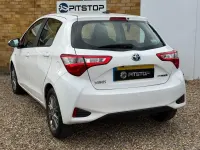 Used Toyota Yaris Hybrid 100 HP (73 kW) 2019 Green/white Hatchback