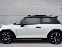 Begagnad Mini Cooper Hatch 113 kW (154 HK) 2025 Vit Halvkombi