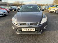 Usado Ford Mondeo Zetec 140 HP (102 kW) 2012 Cinzento Citadino