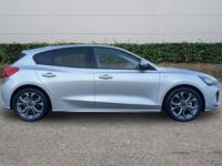 Begagnad Ford Focus ST-Line 2024 Silver Halvkombi