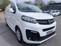 Second-hand Vauxhall Vivaro Sportive 101 CP (74 kW) 2019 Alb Monovolum