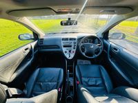 Begagnad Honda Civic Executive 108 HK (79 kW) 2004 Blå Halvkombi