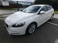Used Volvo V40 SE 180 HP (132 kW) 2026 White Hatchback