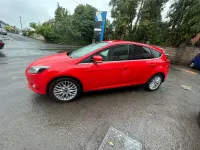 Used Ford Focus Zetec 2014 Bright red Hatchback