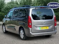 Usado Vauxhall Combo Design Edition 100 kW (136 CV) 2023 Gris Monovolumen