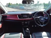 Usado Kia Rio 83 HP (61 kW) 2017 Preto Citadino