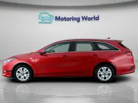 Käytetty Kia Ceed 160 HP (117 kW) 2023 Punainen Viistoperä