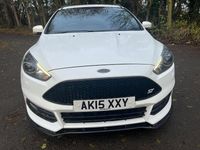 Używany Ford Focus ST 185 KM (136 kW) 2015 Biały Kombi