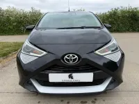 Begagnad Toyota Aygo X-play 2022 Svart Halvkombi