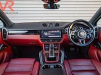Usado Porsche Cayenne 462 CV (339 kW) 2022 Gris SUV