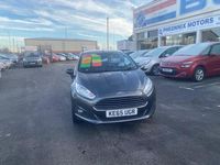 Usado Ford Fiesta Zetec 82 HP (60 kW) 2015 Cinzento Citadino