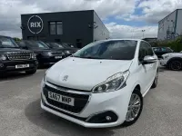 Used Peugeot 208 Allure 82 HP (60 kW) 2017 White Hatchback