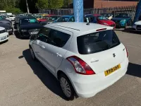 Usado Suzuki Swift 94 HP (69 kW) 2015 Branco Citadino