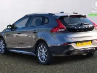 Usado Volvo V40 Pro 152 HP (111 kW) 2017 Cinzento Citadino