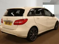 Used Mercedes B180 2011 White Hatchback