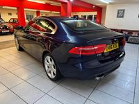 Begagnad Jaguar XE Portfolio 177 HK (130 kW) 2016 Blå Sedan