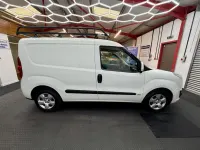 Usado Vauxhall Combo Sportive 95 HP (69 kW) 2018 Branco Monovolume