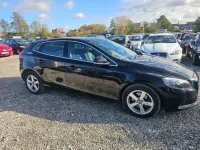 Usado Volvo V40 SE 122 HP (89 kW) 2016 Preto Carrinha