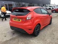 Used Ford Fiesta Zetec 125 HP (91 kW) 2015 Red Hatchback