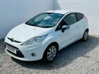 Used Ford Fiesta Zetec 69 HP (50 kW) 2011 White Hatchback