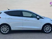 Używany Ford Fiesta Titanium 100 KM (73 kW) 2018 Biały Hatchback
