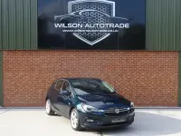 Begagnad Vauxhall Astra SRi 150 HK (110 kW) 2018 Grön Halvkombi