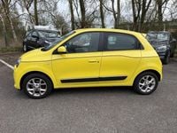 Used Renault Twingo Dynamique 70 HP (51 kW) 2016 Yellow Hatchback