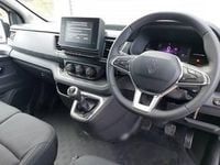 New Renault Trafic 2025 Solid  glacier white MPV