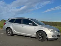 Usado Vauxhall Astra 2011 Plateado Familiar