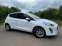 Begagnad Ford Fiesta Zetec 2018 Vit Halvkombi