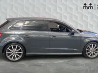 Usado Audi A3 Black Edition 150 CV (110 kW) 2018 Gris Berlina