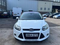 Used Ford Focus Zetec 125 HP (91 kW) 2014 White Hatchback