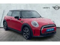 Begagnad Mini Cooper Exclusive 136 HK (100 kW) 2023 Röd Halvkombi