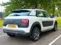 Used Citroën C4 Cactus Feel 100 HP (73 kW) 2015 White Hatchback