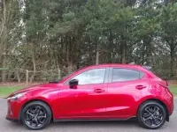Używany Mazda 2 Inclusive 90 KM (66 kW) 2018 Czerwony Hatchback