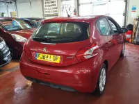 Used Peugeot 208 Active 68 HP (50 kW) 2015 Red Hatchback