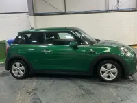 Używany Mini Cooper Classic 2023 Zielony Hatchback