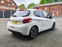 Used Peugeot 208 2019 White Hatchback