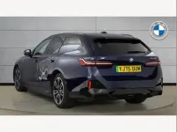 Begagnad BMW i5 M Sport 250 kW (340 HK) 2025 Blå Kombi