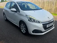 Käytetty Peugeot 208 Active 2015 Valkoinen Viistoperä