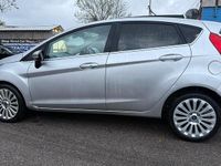 Usado Ford Fiesta Titanium 96 HP (70 kW) 2010 Prateado Citadino