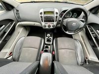 Używany Kia Ceed 103 KM (75 kW) 2009 Srebrny Hatchback