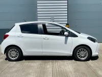 Used Toyota Yaris 99 HP (72 kW) 2014 White Hatchback