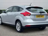 Usado Ford Focus Zetec 125 HP (91 kW) 2015 Prateado Citadino