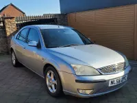 Usado Ford Mondeo 155 HP (114 kW) 2006 Prateado Citadino