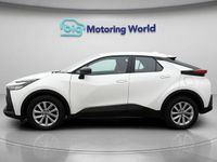 Used Toyota C-HR 138 HP (101 kW) 2024 White SUV