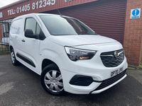 Begagnad Vauxhall Combo Sportive 100 HK (73 kW) 2020 Vit Minibuss