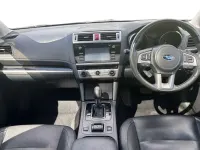 Usado Subaru Outback Premium 175 CV (128 kW) 2017 Gris Familiar